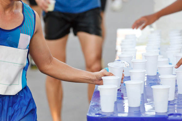 Cómo mantenerte hidratado en condiciones calurosas