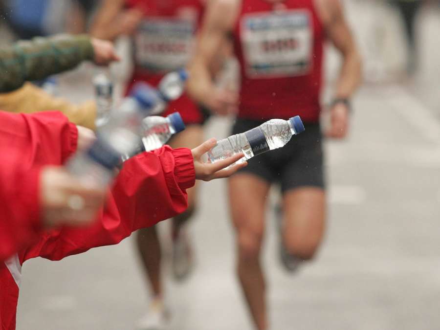 Avituallamiento durante un maratón